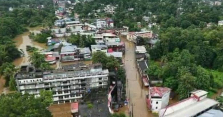 അപ്രതീക്ഷിത മഴയിൽ റാന്നി വെള്ളത്തിനടിയിൽ; ടൗൺ ഒറ്റപ്പെട്ടു, രക്ഷാപ്രവർത്തനം ഊർജിതം