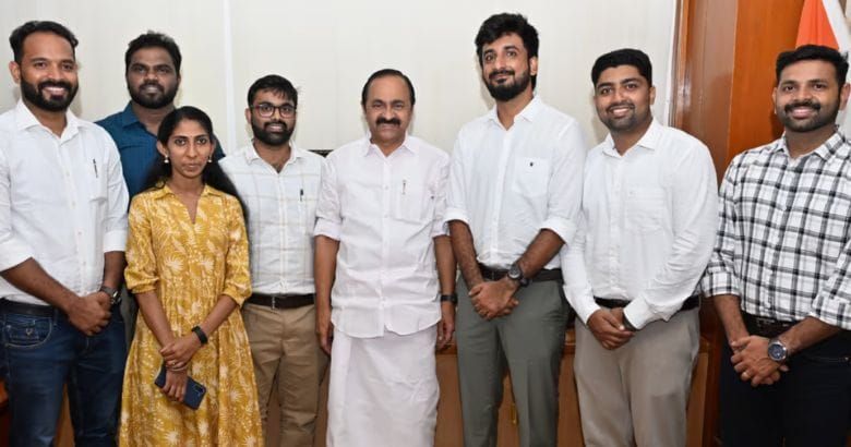 വിക്രം-1 ദൗത്യത്തിന് പിന്നിൽ മലയാളി കരുത്ത്; സ്കൈറൂട്ട് എൻജിനീയർമാരെ മുഖ്യമന്ത്രി അഭിനന്ദിച്ചു