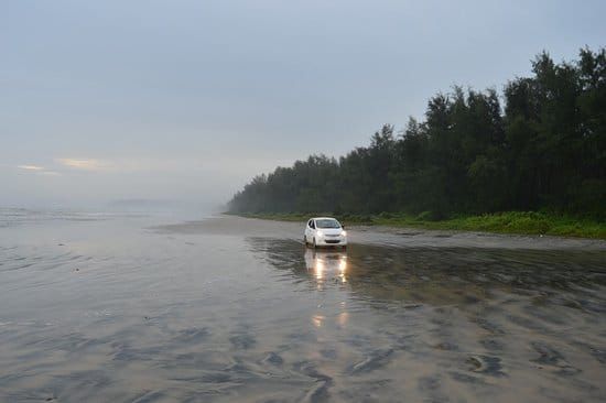 കനത്ത മഴ,കണ്ണൂരിലെ വിനോദസഞ്ചാര കേന്ദ്രങ്ങൾക്ക് താൽക്കാലിക വിലക്ക്, ബീച്ചുകളിലും നിയന്ത്രണം