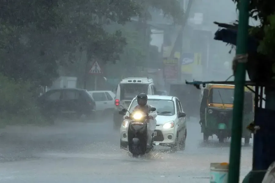 കേരളത്തിൽ മഴ കനക്കും; ഇന്നും നാളെയും 14 ജില്ലകളിൽ യെല്ലോ അലർട്ട്