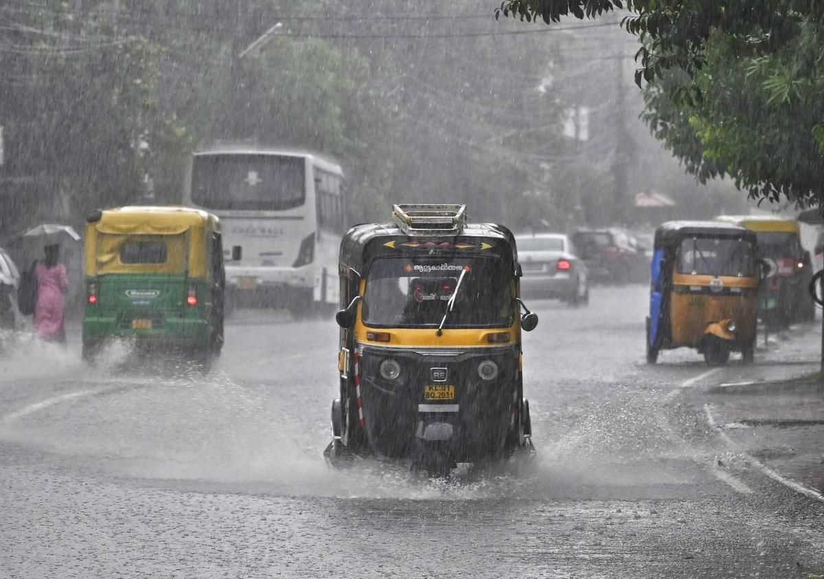 സംസ്ഥാനത്ത് മഴ വീണ്ടും ശക്തമാകും; ഏഴ് ജില്ലകളിൽ ഓറഞ്ച് അലർട്ട്, എല്ലായിടത്തും ജാഗ്രത