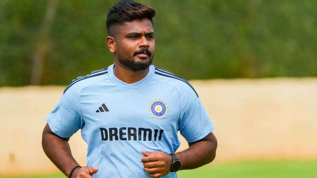 പുറത്താക്കപ്പെട്ടപ്പോൾ പോലും ടീമിനൊപ്പം; സഞ്ജുവിന്റെ മനോഭാവം തന്നെ അത്ഭുതപ്പെടുത്തിയെന്ന് സൂര്യകുമാർ
