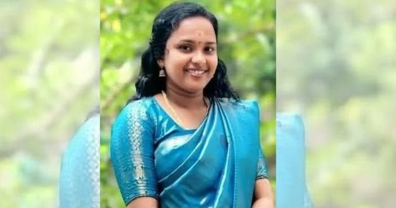 ഗ്യാസ് കുറ്റിക്ക് അരികിൽ പതിയിരുന്ന പാമ്പ്; കടിയേറ്റ് യുവതിക്ക് ദാരുണാന്ത്യം
