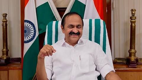 പ്രവാസികൾക്ക് ഇൻഷുറൻസ് പ്രീമിയർ ഇരട്ടിയിലേറെ; നിരക്ക് കൂട്ടേണ്ടിവന്നെന്ന് മുഖ്യമന്ത്രി, ന്യായീകരിച്ച് മുഖ്യമന്ത്രി