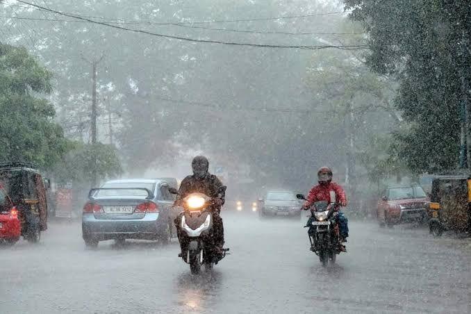 ബംഗാൾ ഉൾക്കടലിൽ ഇരട്ട ന്യൂനമര്‍ദങ്ങള്‍, ഇടിമിന്നലോടുകൂടിയ ശക്തമായ മഴയ്ക്ക് സാധ്യത