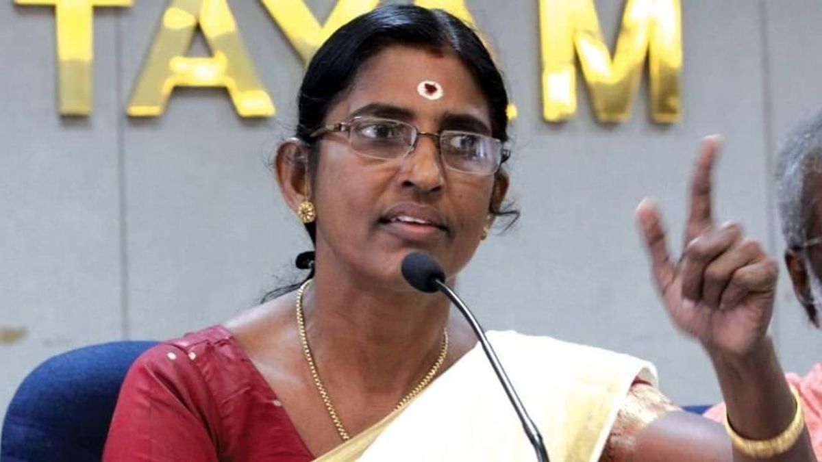 കാറിടിച്ച് മരിച്ച പെൺകുട്ടികളെ അധിക്ഷേപിച്ചെന്ന് പരാതി; കെ.പി. ശശികലക്കെതിരെ പൊലീസ് സ്റ്റേഷനിൽ പരാതി