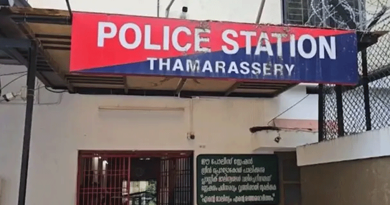 ലഹരി വിൽപന ഉച്ചഭക്ഷണ സമയത്ത്; മൂന്നാം വട്ടവും സ്കൂളിൽ ചാരായവുമായെത്തി വിദ്യാർത്ഥി