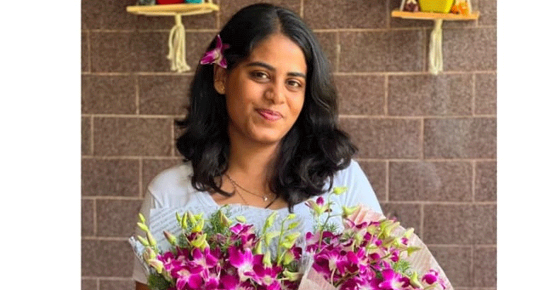 പ്രണയബന്ധത്തിൽ നിന്ന് പിന്മാറിയതിന് ക്രൂരത; വീടിന് മുന്നിൽ വെച്ച് യുവതിയെ കുത്തിക്കൊന്ന യുവാവും സഹോദരനും അറസ്റ്റിൽ