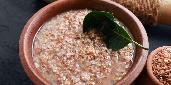 കർക്കടക ചികിത്സയും മരുന്ന് കഞ്ഞിയും ചോദ്യം ചെയ്ത് ഡോക്ടർ; ആരോഗ്യ അവകാശവാദങ്ങൾക്ക് തെളിവില്ലെന്ന് വിമർശനം