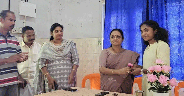 സ്വപ്നനേട്ടം ജന്മനാട്ടിൽ തന്നെ: ഊരാളി വിഭാഗത്തിലെ ആദ്യ ഡോക്ടറായ ശരണ്യ ഉപ്പുതറ സാമൂഹികാരോഗ്യ കേന്ദ്രത്തിൽ ചുമതലയേറ്റു