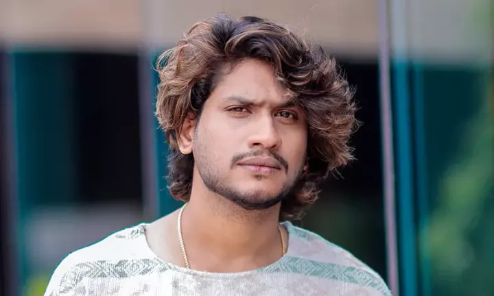 'കമന്റിട്ടാല്‍ വരുമാനം കിട്ടില്ല, എന്റെ ശമ്പളം ഒരു ദിവസം ഒന്നര ലക്ഷത്തോളമാണ്,  വീഡിയോ ചെയ്തോളൂ'; ട്രോളർമാരോട് അഖിൽ മാരാർ