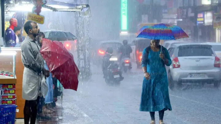 മഴ മുന്നറിയിപ്പ് പുതുക്കി; 12 ജില്ലകളിൽ ഓറഞ്ച് അലർട്ട്, വെള്ളിയാഴ്ച വരെ ശക്തമായ മഴയ്ക്ക് സാധ്യത