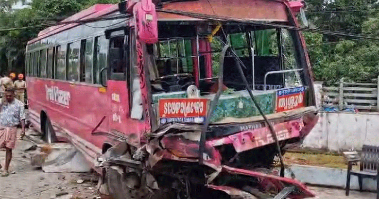 നിയന്ത്രണം വിട്ട സ്വകാര്യ ബസ് വാഹനങ്ങളിലിടിച്ച് അപകടം; മരണം രണ്ടായി, ഒരാള്‍ക്ക് ഗുരുതര പരിക്ക്