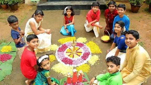 പൂക്കളും പൂവിളികളുമായി തിരുവോണം; ആഘോഷത്തിമിർപ്പിൽ ലോകമെമ്പാടുമുള്ള മലയാളികൾ