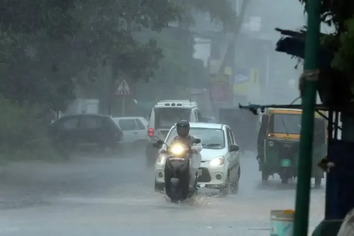 വടക്കൻ കേരളത്തിൽ അതിതീവ്ര മഴ മുന്നറിയിപ്പ്; നാല് ജില്ലകളിൽ റെഡ് അലർട്ട്