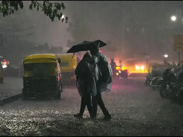 കേരളത്തിൽ ഇന്നും മഴ തുടരും; തീരദേശ മേഖലകളിൽ ജാഗ്രത നിർദേശം