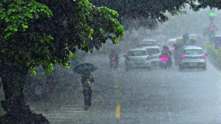 മഴയ്ക്ക് നേരിയ ആശ്വാസം; മുന്നറിയിപ്പ് പുതുക്കി, അഞ്ച് ജില്ലകളിൽ  ഓറഞ്ച് അലർട്ട്