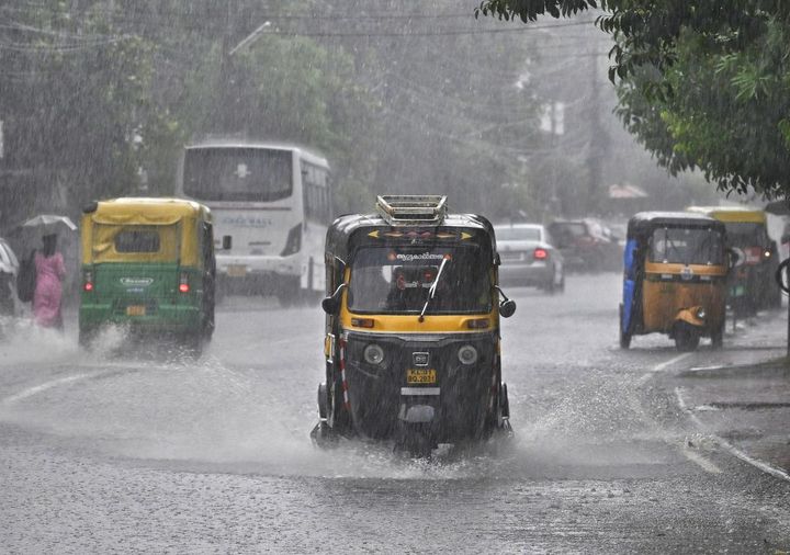 സംസ്ഥാനത്ത് മഴ വീണ്ടും ശക്തമാകും; ഏഴ് ജില്ലകളിൽ ഓറഞ്ച് അലർട്ട്, എല്ലായിടത്തും ജാഗ്രത