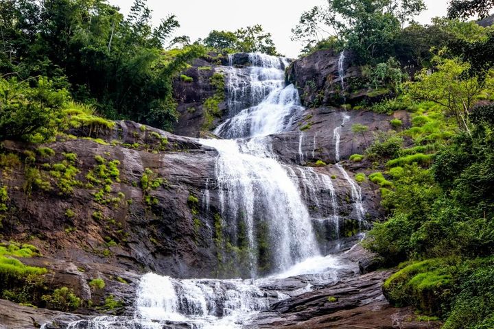 മഴ മുന്നറിയിപ്പ്: വിനോദസഞ്ചാര കേന്ദ്രങ്ങളിൽ നിയന്ത്രണം ശക്തമാക്കാൻ നിർദേശം