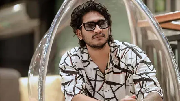 ‘ഞാൻ എന്നെ കൊല്ലുകയാണ്, ഞാനല്ലാതെ ജീവിക്കാൻ തുടങ്ങുകയാണ്’; അഖിൽ മാരാറിന്റെ കുറിപ്പ് ചർച്ചയാകുന്നു
