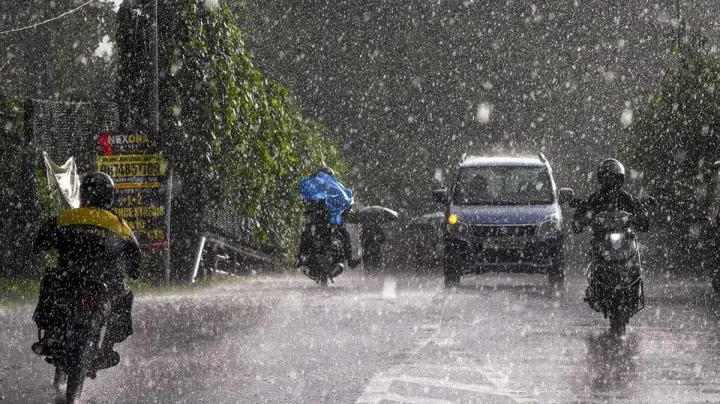 ശക്തമായ മഴയ്ക്ക് സാധ്യത; വിവിധ ജില്ലകളിൽ മഞ്ഞ അലർട്ട്