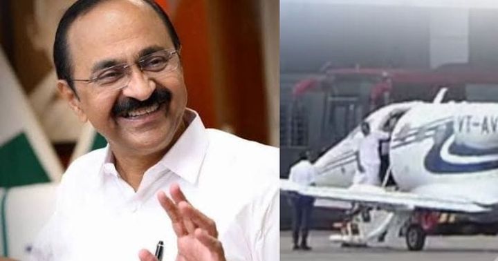 ചാർട്ടേഡ് വിമാനത്തിന് ചെലവിട്ടത് ആര്?; സർക്കാരിനോട് ചോദ്യമുയർത്തി എസ്എഫ്ഐ
