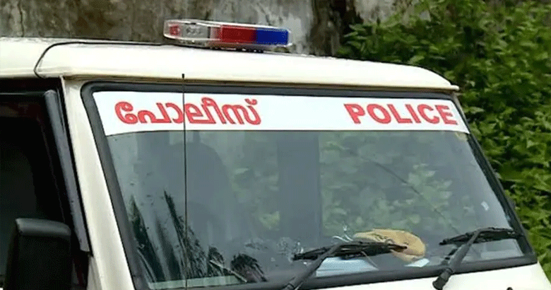 അമ്മയെ അസഭ്യം പറഞ്ഞതിന് വൈരാഗ്യം; എറണാകുളത്ത് യുവാവിനെ പെട്രോളൊഴിച്ച് കൊലപ്പെടുത്താൻ ശ്രമം
