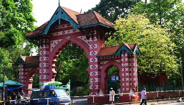 തലസ്ഥാനത്തെ മൃഗശാല മാറ്റണമെന്ന് മുഖ്യമന്ത്രി; പിന്തുണച്ച് മേയർ, എതിർത്ത് വികെ പ്രശാന്ത്