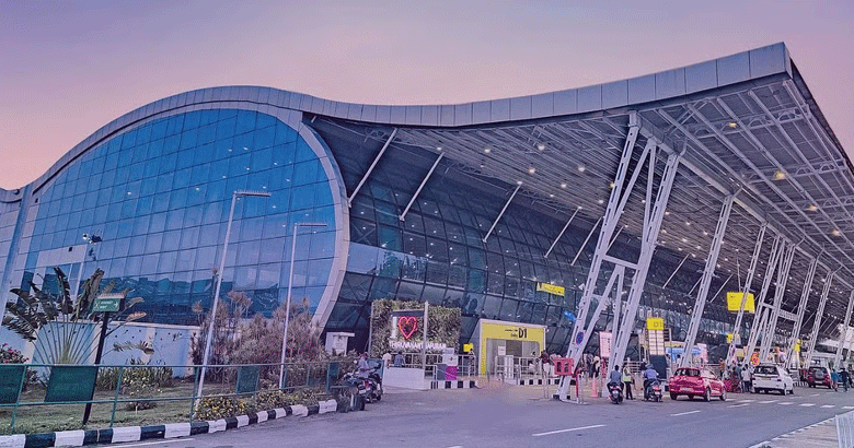 തിരുവനന്തപുരം എയർപോർട്ടിൽ പാർക്കിങ് ഫീസ് കുത്തനെ കൂട്ടി; പ്രതിഷേധവുമായി യൂത്ത് കോൺഗ്രസ്