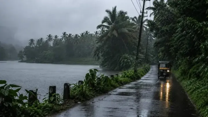 ന്യൂനമർദ്ദ പാത്തിയും ചക്രവാതച്ചുഴിയും; മഴ ശക്തമാകാൻ സാധ്യത, നാല് ജില്ലകളിൽ ജാഗ്രത