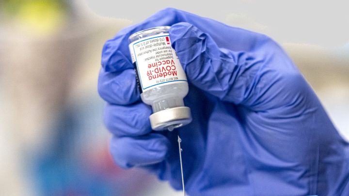 A nurse fills up a syringe with the Moderna Covid-19 vaccine at a vaccination site at a senior center on March 29, 2021 in Sa