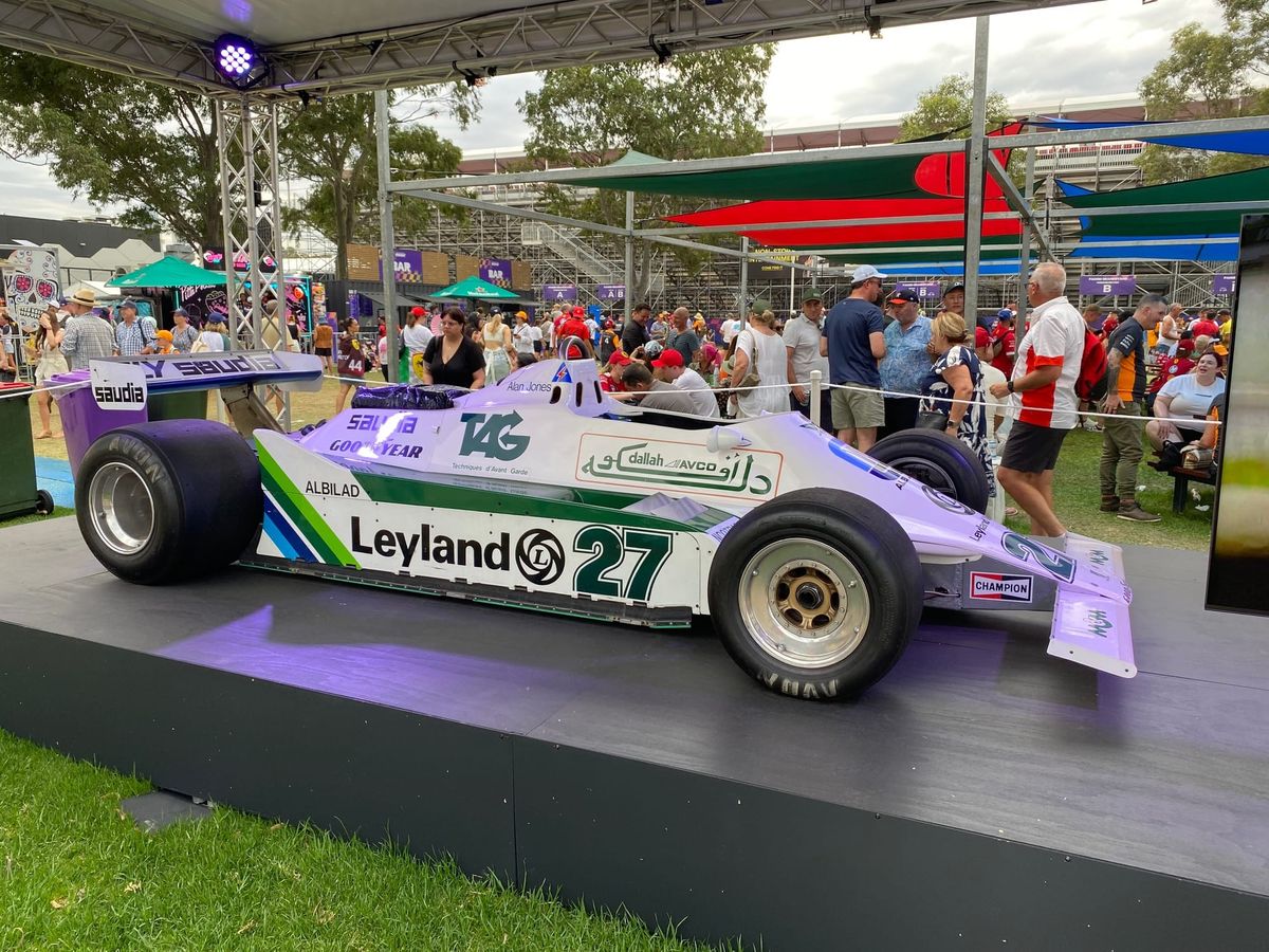 HOT SHOTS: Williams FW07