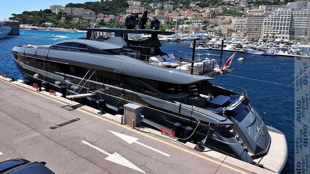 HOT SHOTS: Castaway.