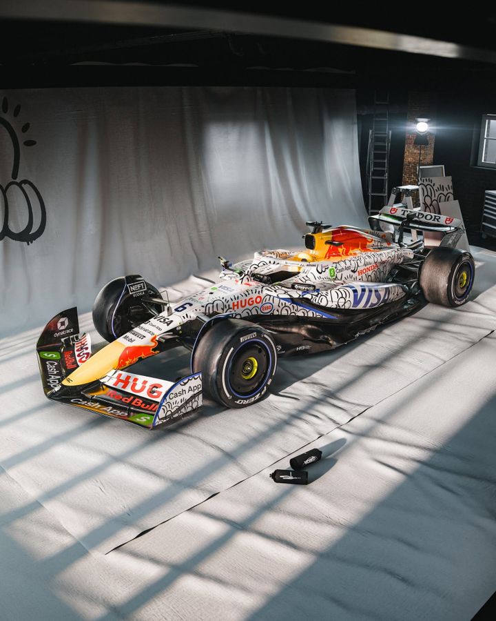 HOT SHOTS: Look at me.