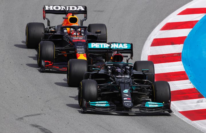 Advantage Lewis In Spain