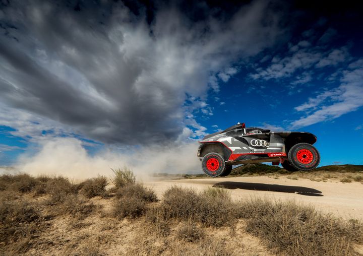 BATTERY DAKAR AHEAD AS FORMULA E STRUGGLES