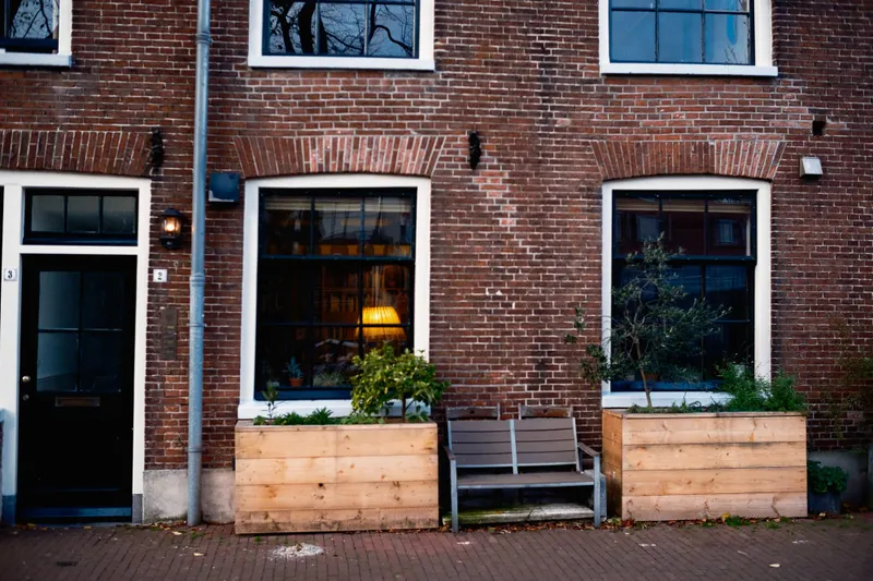 017 - How Outdoor Benches Blur Public and Private Space in Amsterdam