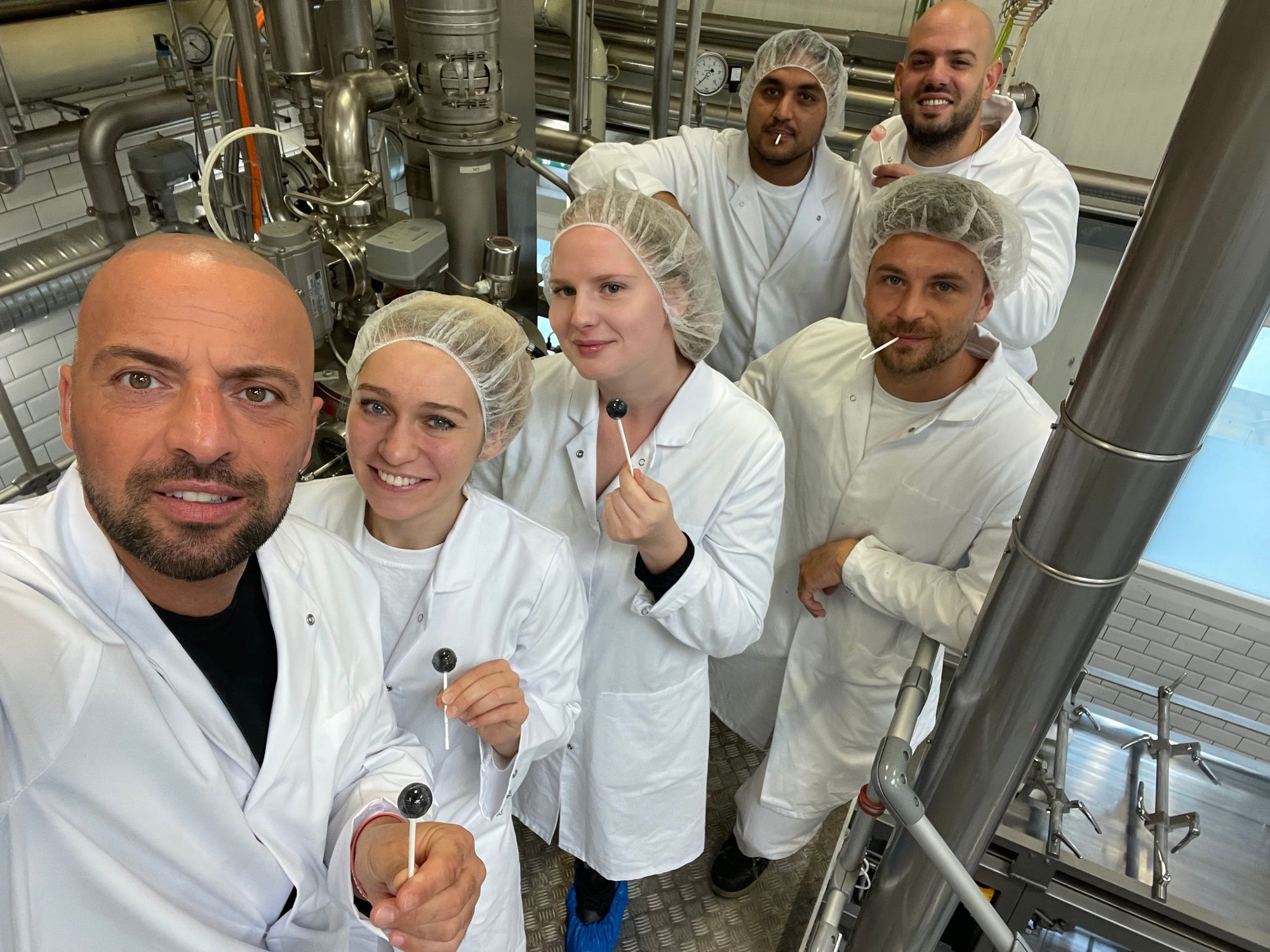 Der erste Drink als Lolly.   Startup aus Willich macht den Süßwaren Markt rund.