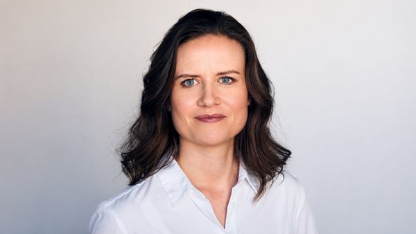 She built a fully booked business without networking