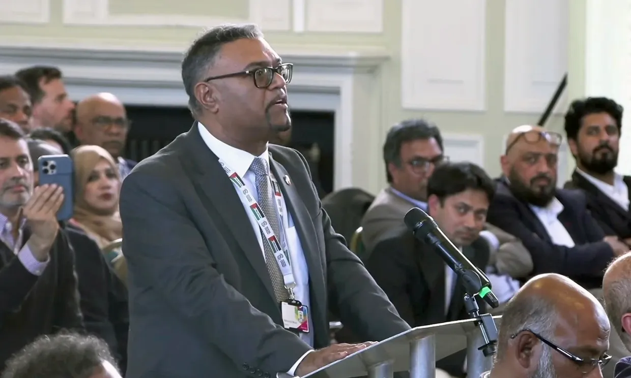 Photograph of the Newham Independents party leader Mehmood Mirza speaking at the annual meeting of Newham Council 20 May 2026