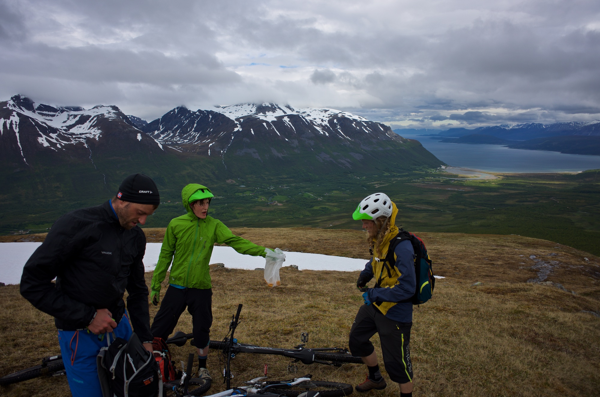 Making friends with Gustav and Kjetil on one of the less warm days.