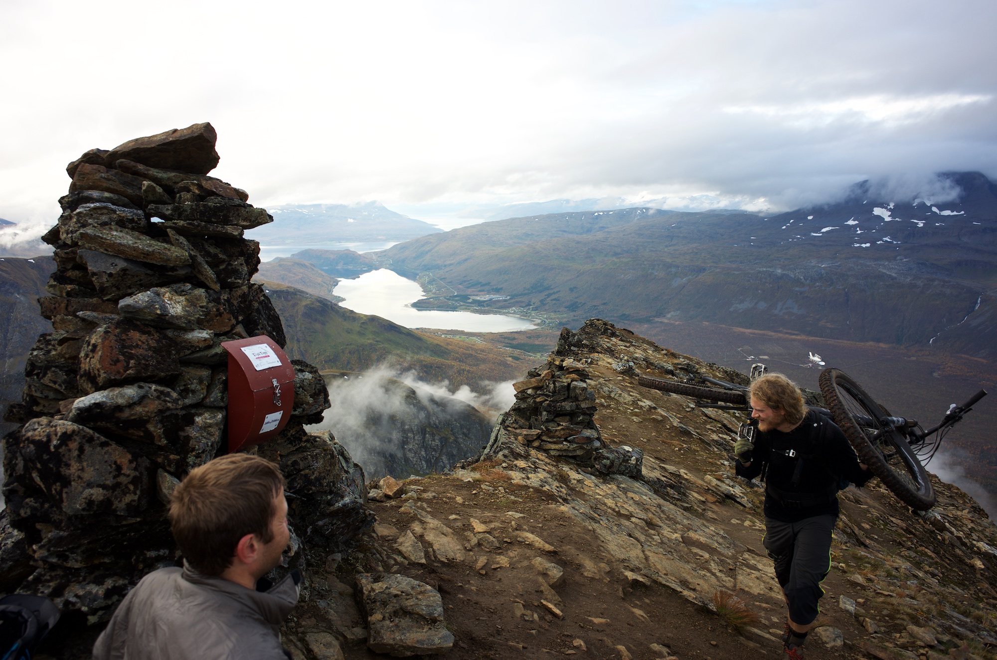 Kenneth looks happy because he had the wits to dump his bike some 500m further down. Gustav and I were not as clever, and are now feeling the tension rise.