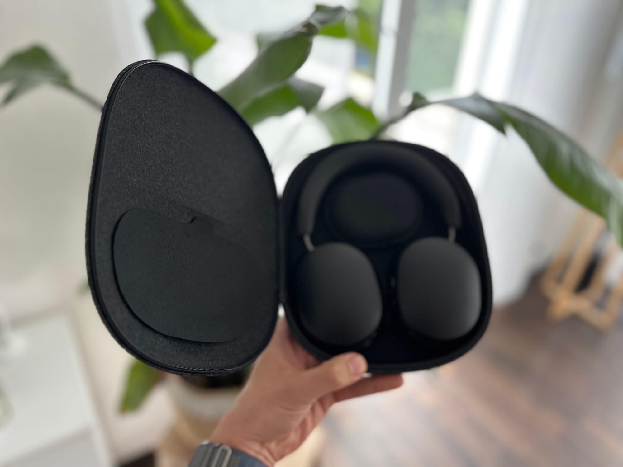 Hardcare des Sonos Ace in Schwarz