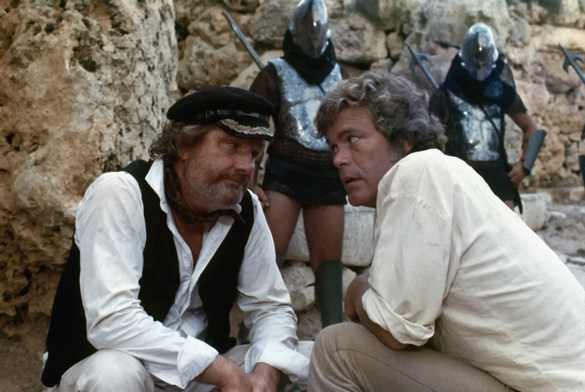 Shane Rimmer (links) und Doug McClure (rechts) sind wieder mit von der Partie.