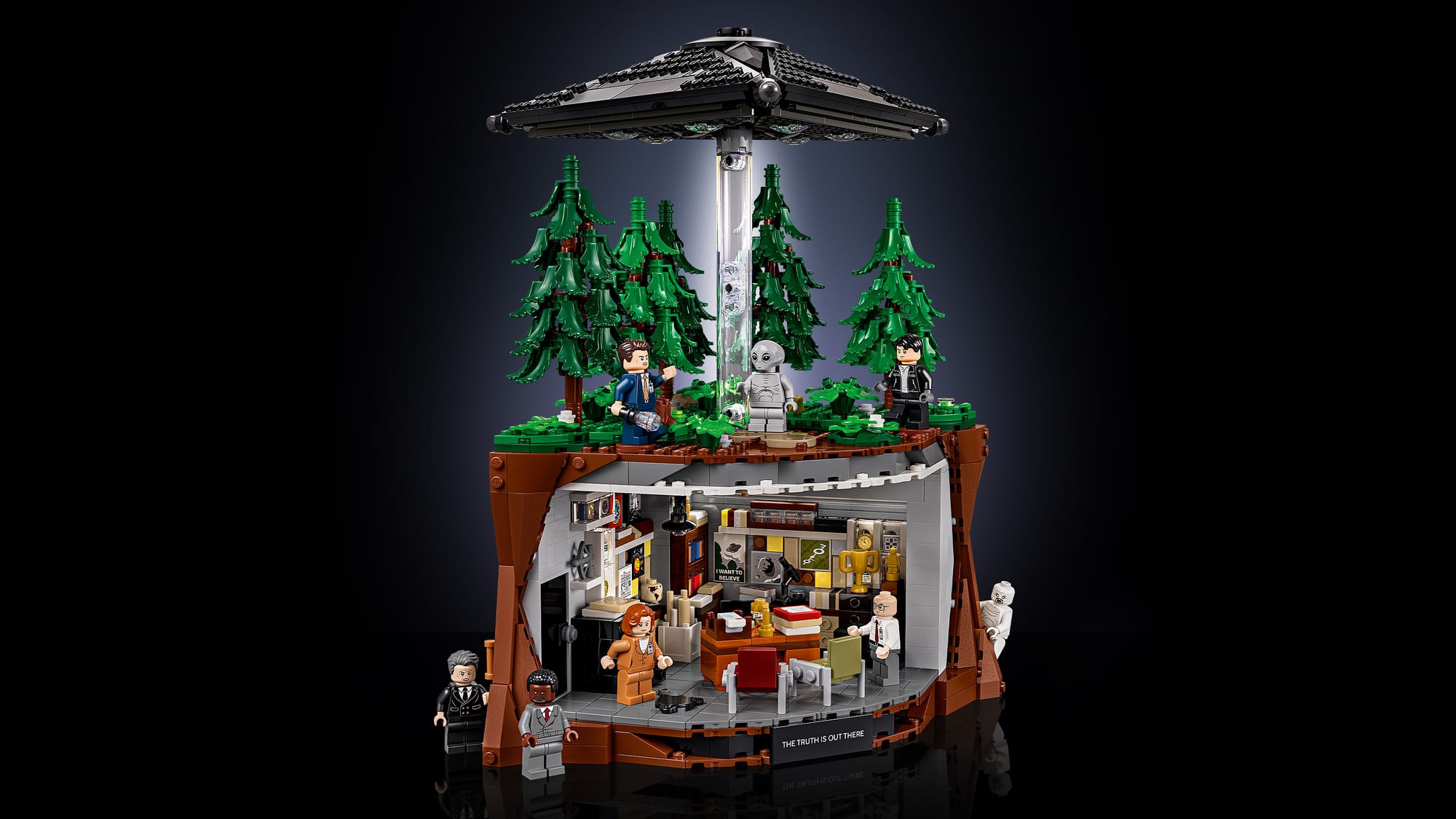 Unten das Büro, oben der Wald samt Ufo. So präsentiert sich das «Akte X»-Set.