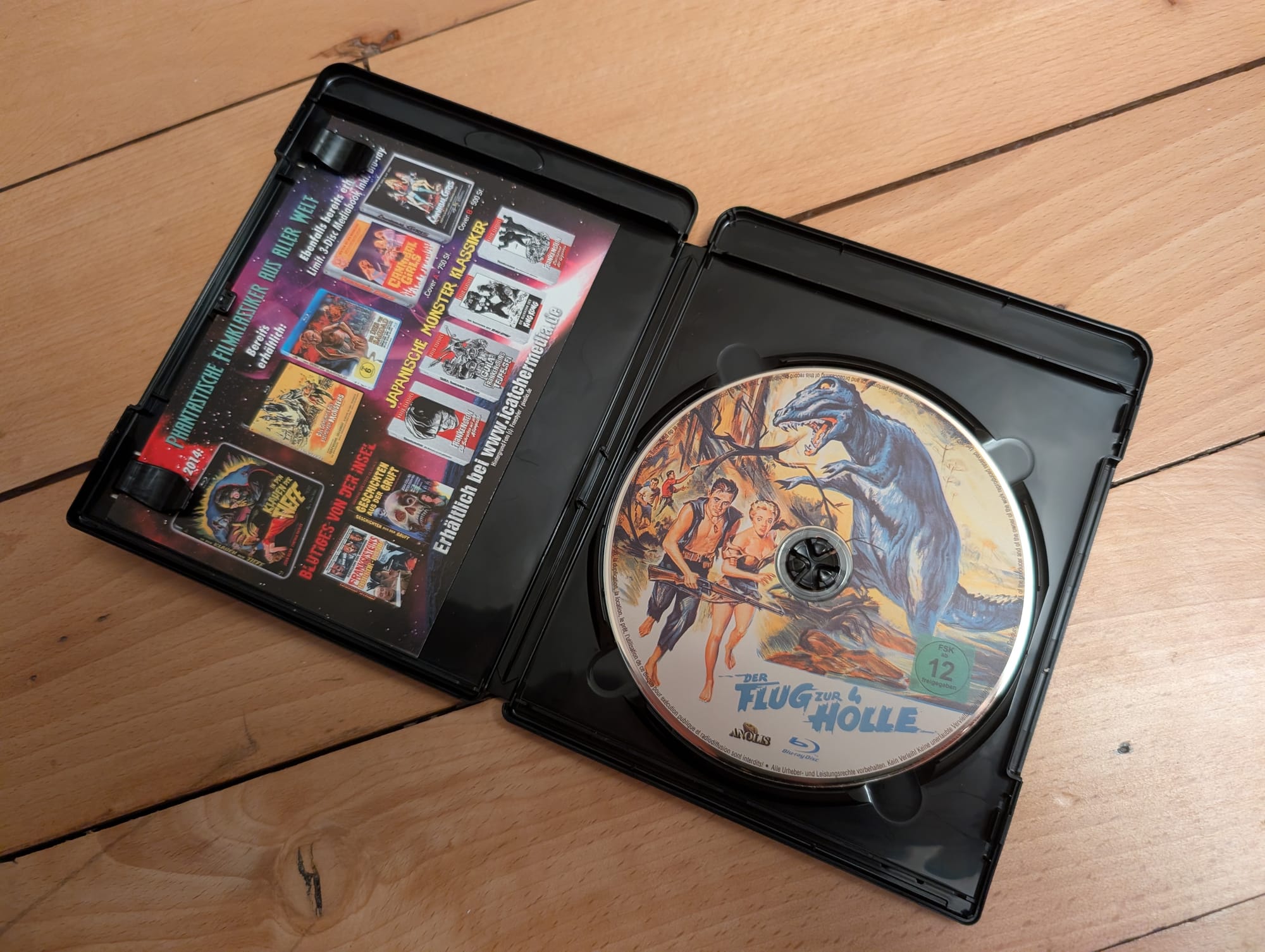 Die Blu-Ray wartet mit einem Infoflyer und einem Wendecover auf.