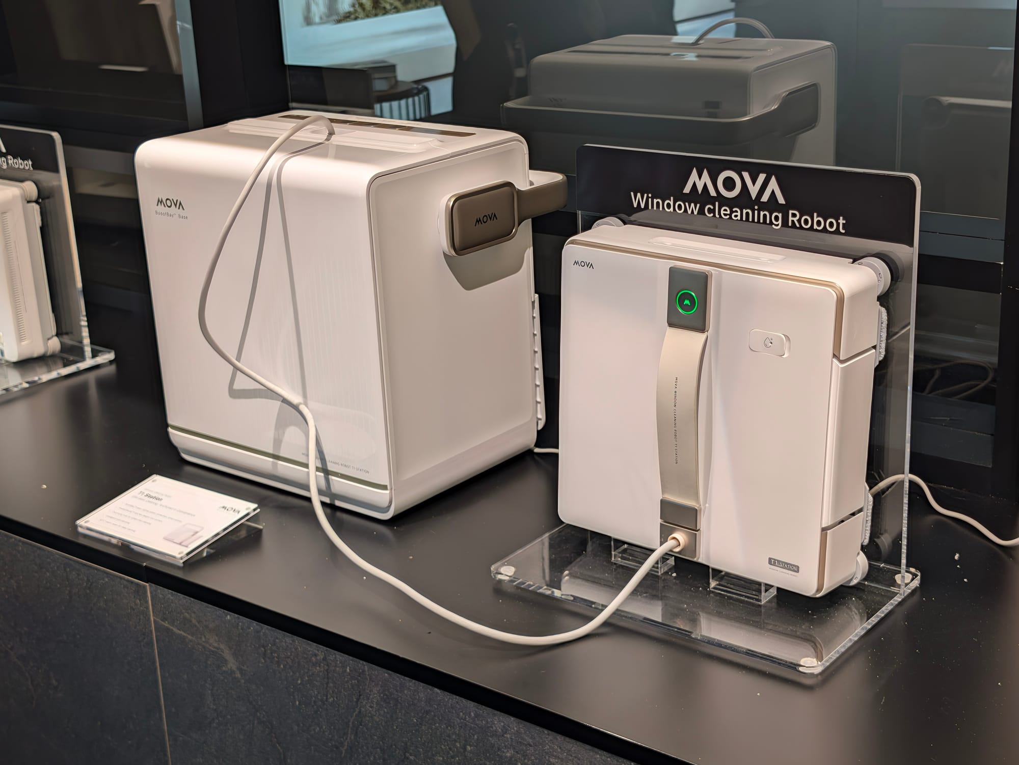 Mova T1 Station Fensterputzroboter mit Station