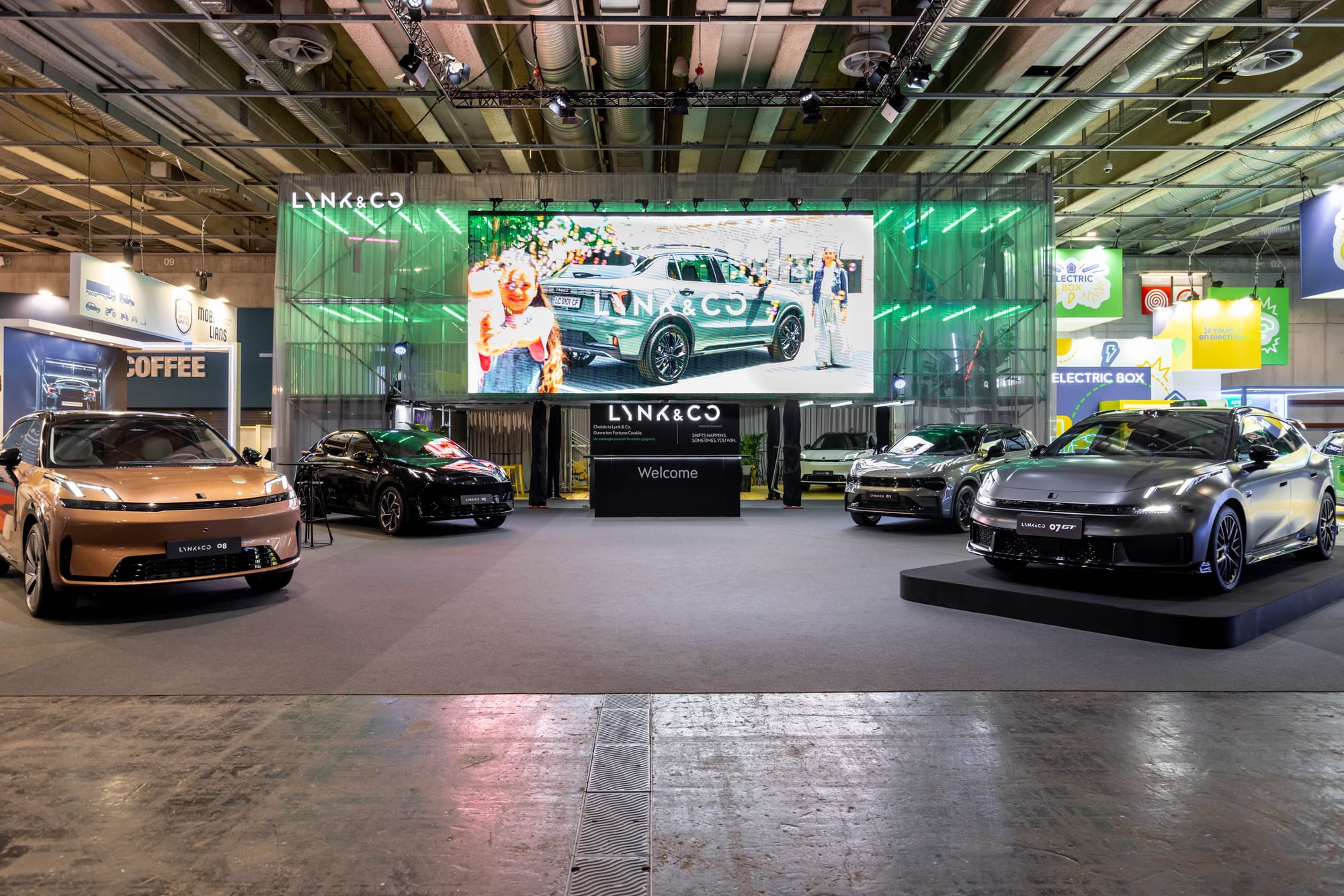 Der Messeauftritt von Lynk & Co auf dem diesjährigen Pariser Autosalon.
