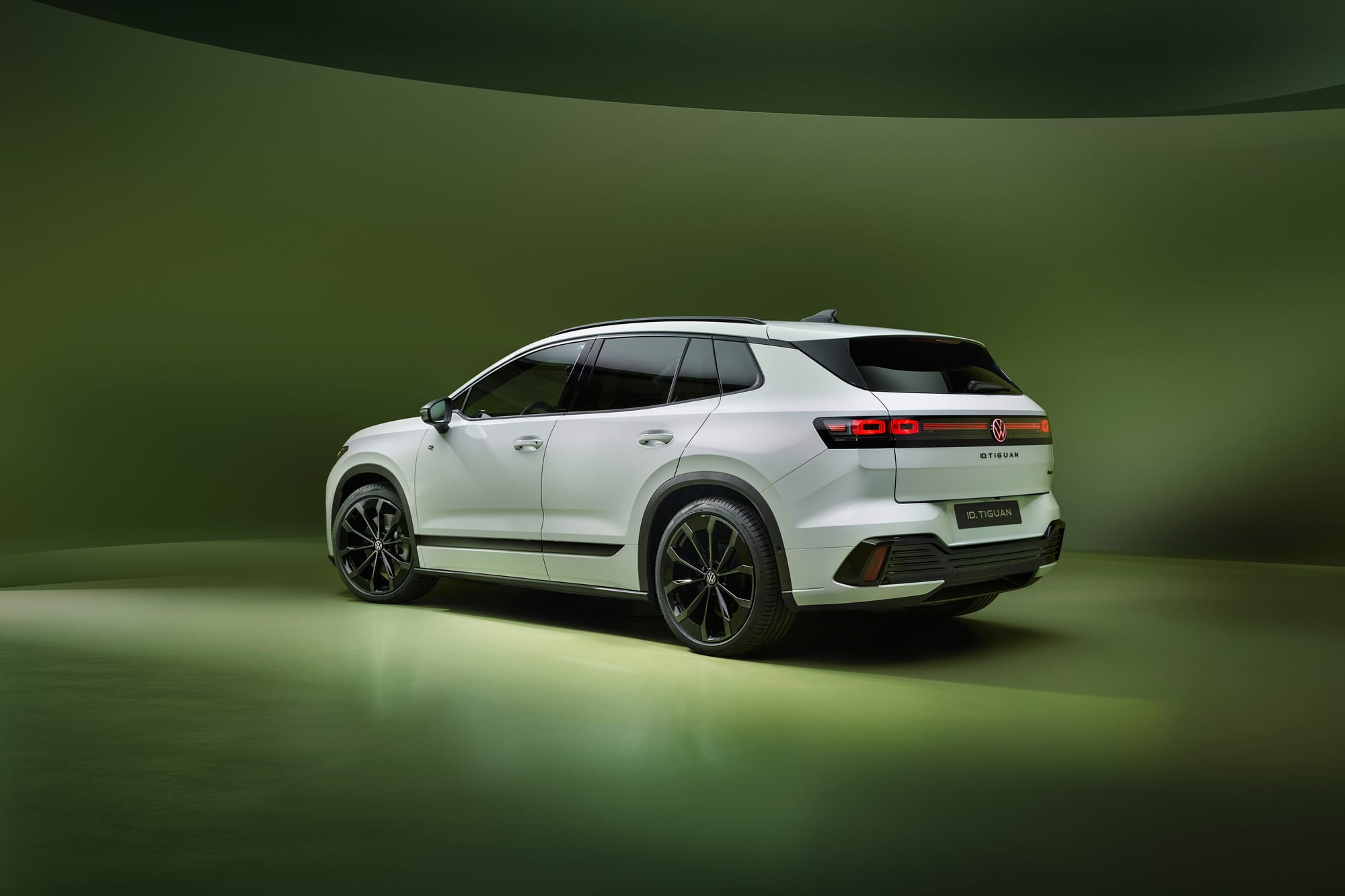 Der VW ID. Tiguan in Weiss.