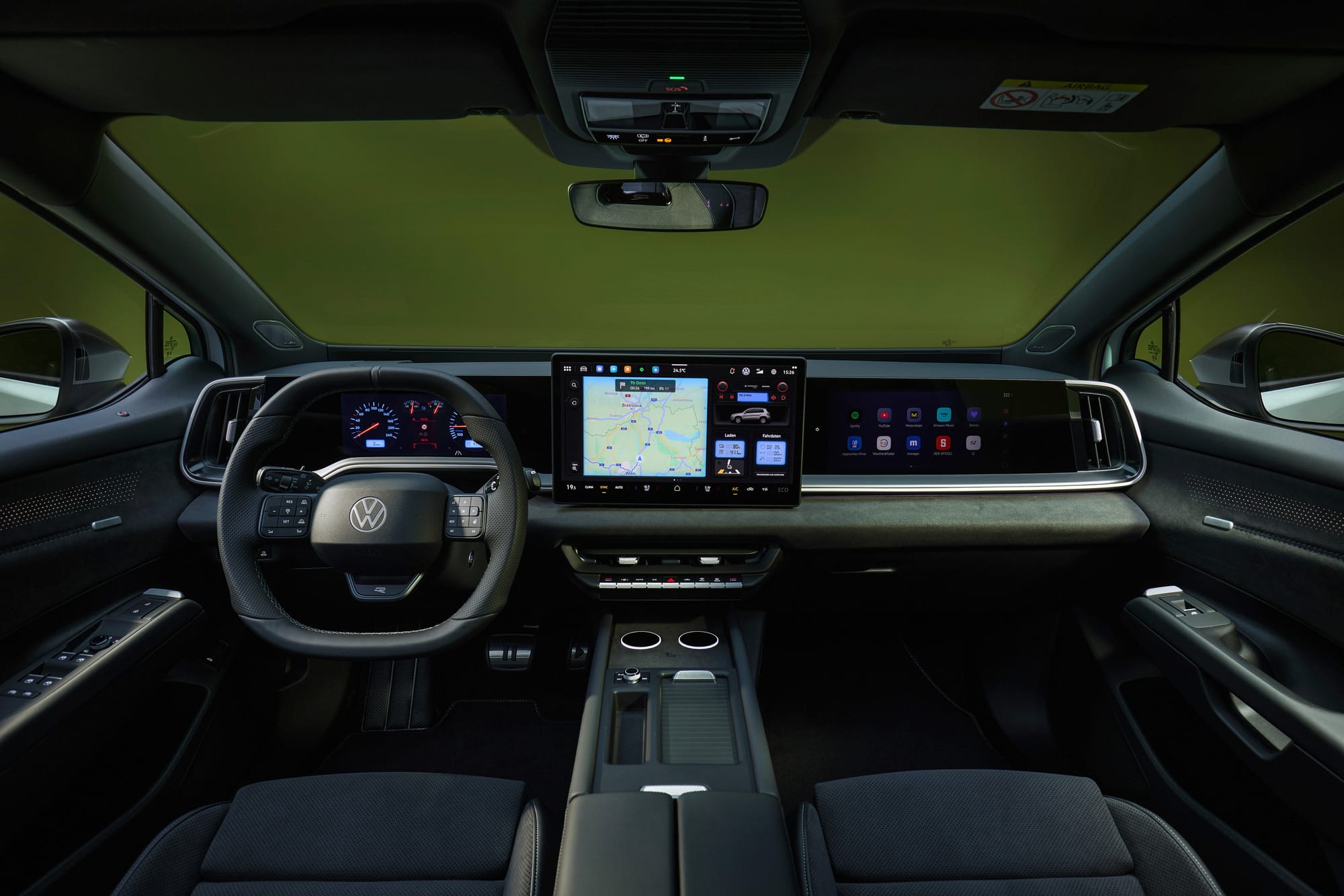 Das Cockpit im neuen ID. Tiguan überrascht mit optionalen Beifahrerdisplay.